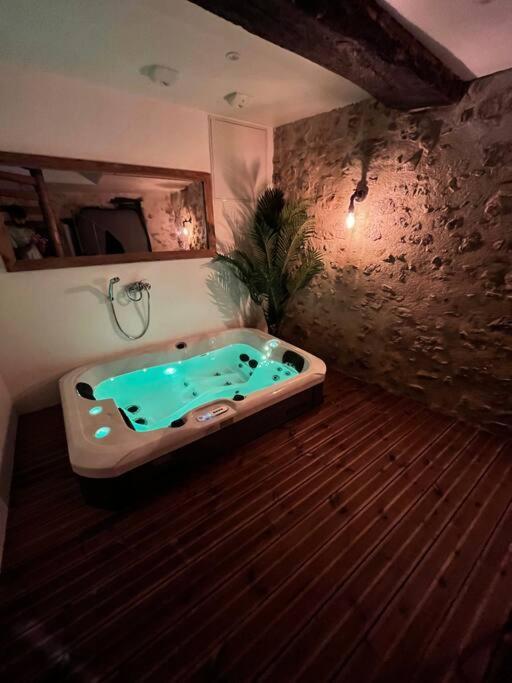 Maison Suspendue Avec Jacuzzi Privatif * Pont-en-Royans