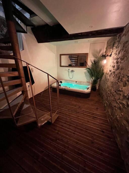 Maison Suspendue Avec Jacuzzi Privatif *