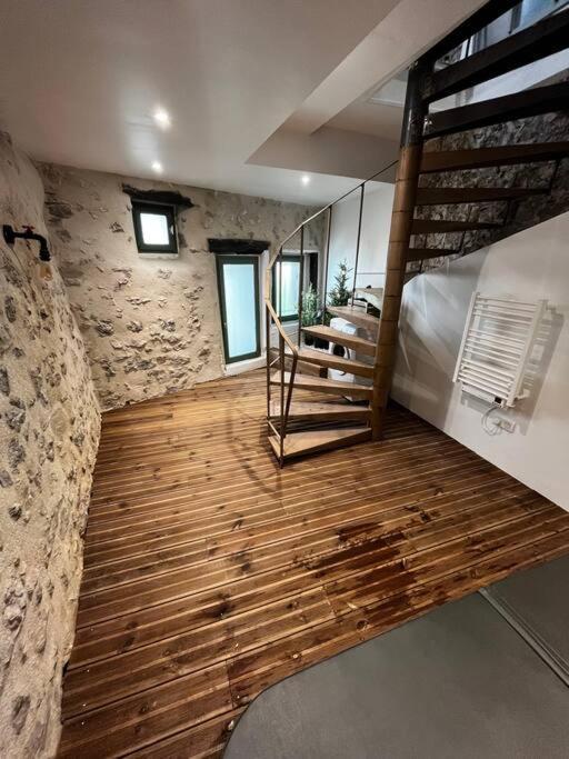 Maison Suspendue Avec Jacuzzi Privatif Hébergement de vacances